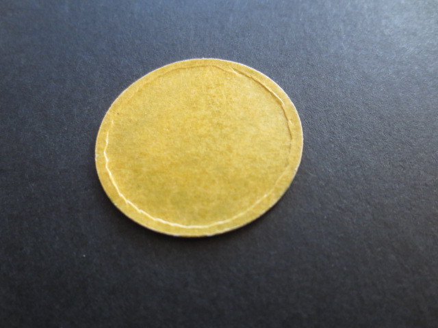 裏側(cè)にはステッカーが付きます
