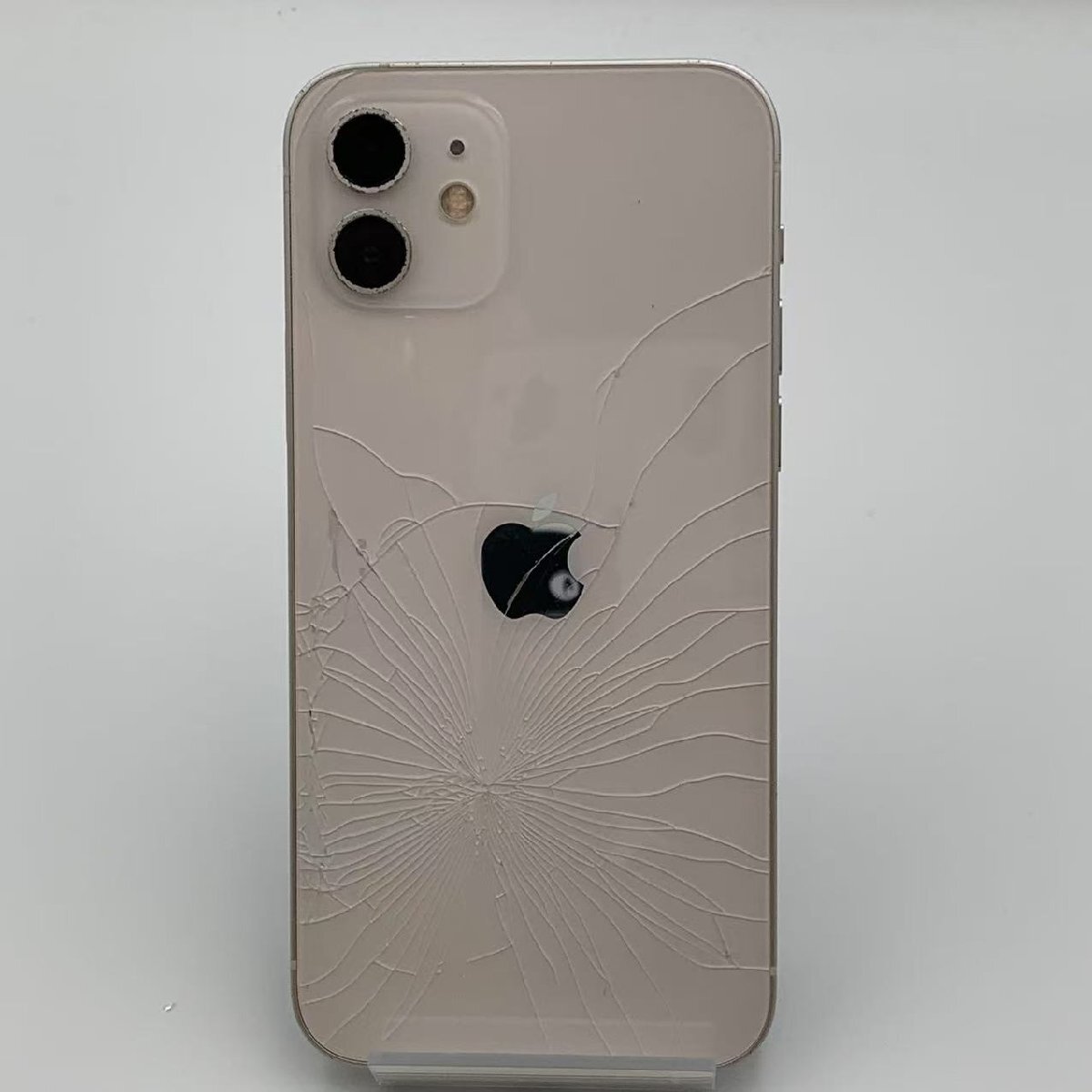 爆速発送 iPhone12 128GB docomo版SIMフリー バッテリー85 爆速発送 iPhone12 128GB docomo版SIMフリー バッテリー85