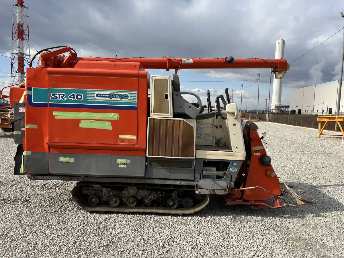 クボタ4条コンバイン　KUBOTA SR40