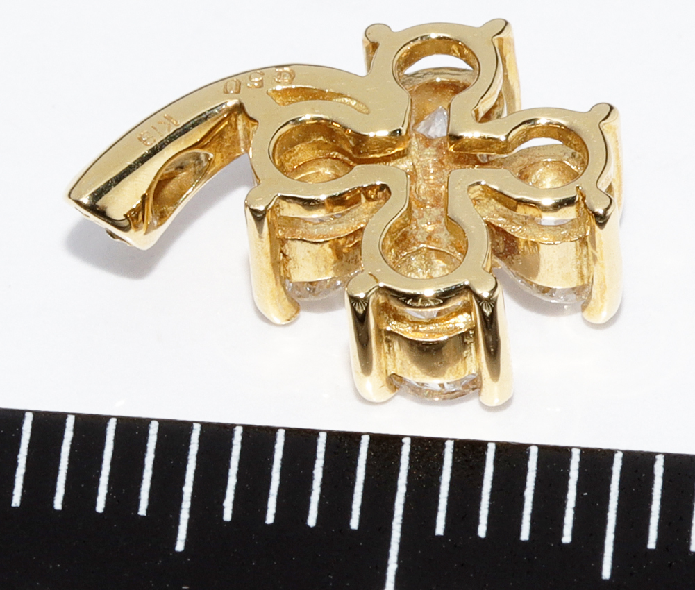 ペンダントトップ K18YG ダイヤ0.50ct 四葉 クローバー