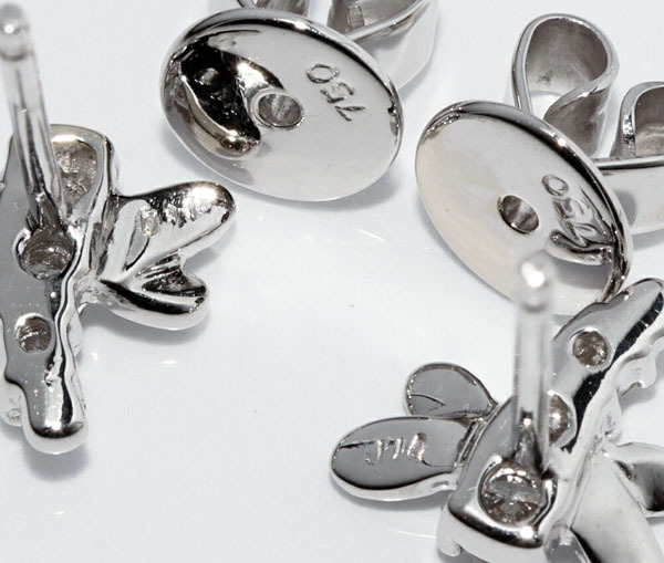ピアス K18WG ダイヤ0.22ct トンボ