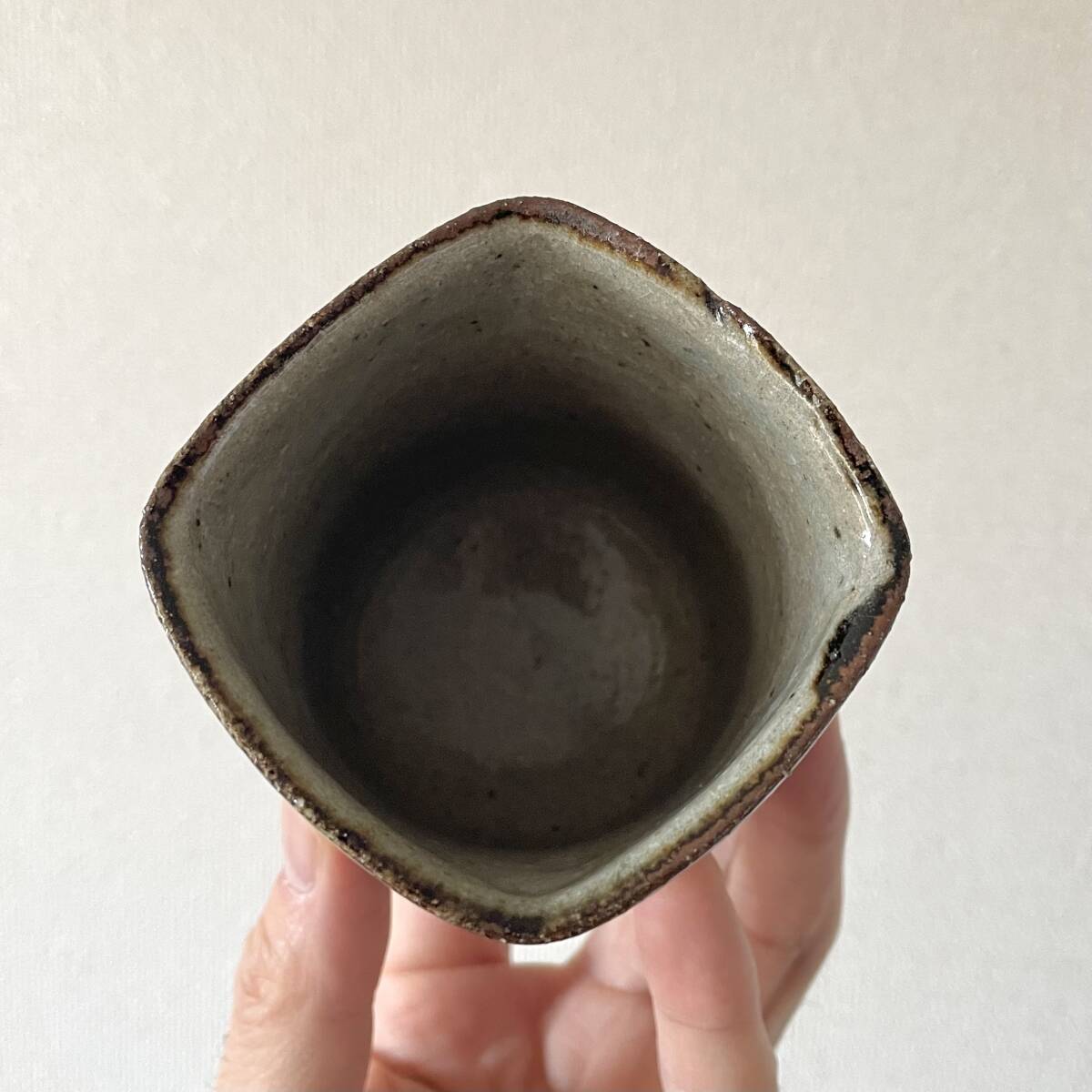 唐津焼 絵唐津 四方湯呑 2客 陶印 在銘 検)小次郎窯 西岡小十 唐津焼 絵唐津 四方湯呑 2客 陶印 在銘 検)小次郎窯 西岡小十