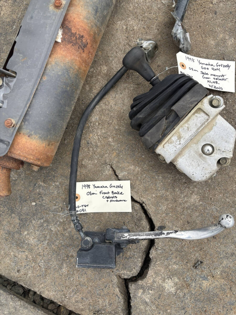 Yamaha grizzly 600 4 x 4 front brake control and valve 海外 即決 Yamaha grizzly 600 4 x 4 front brake control and valve 海外 即決