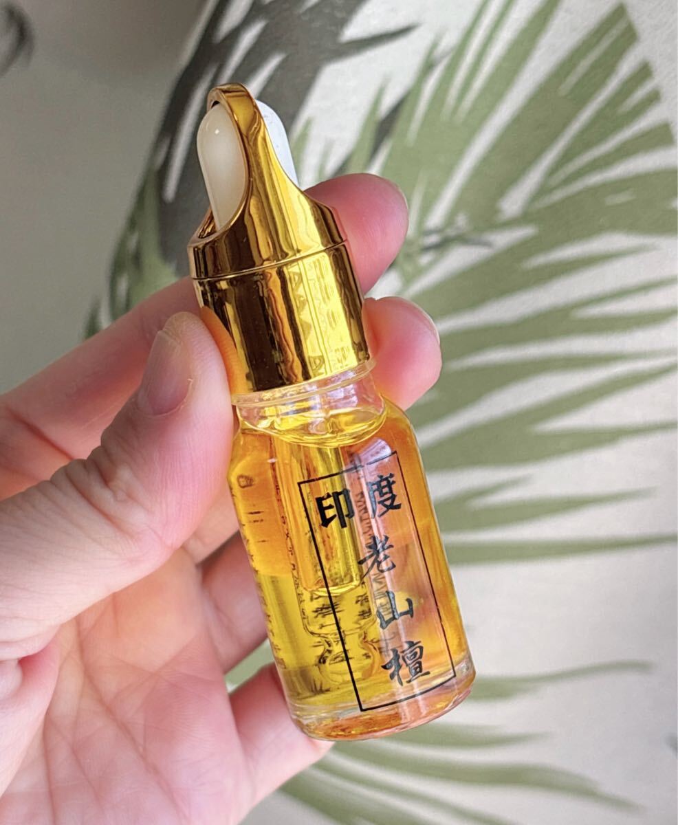 天然インド老山檀 精油 オイル（番号A4441）_画像1