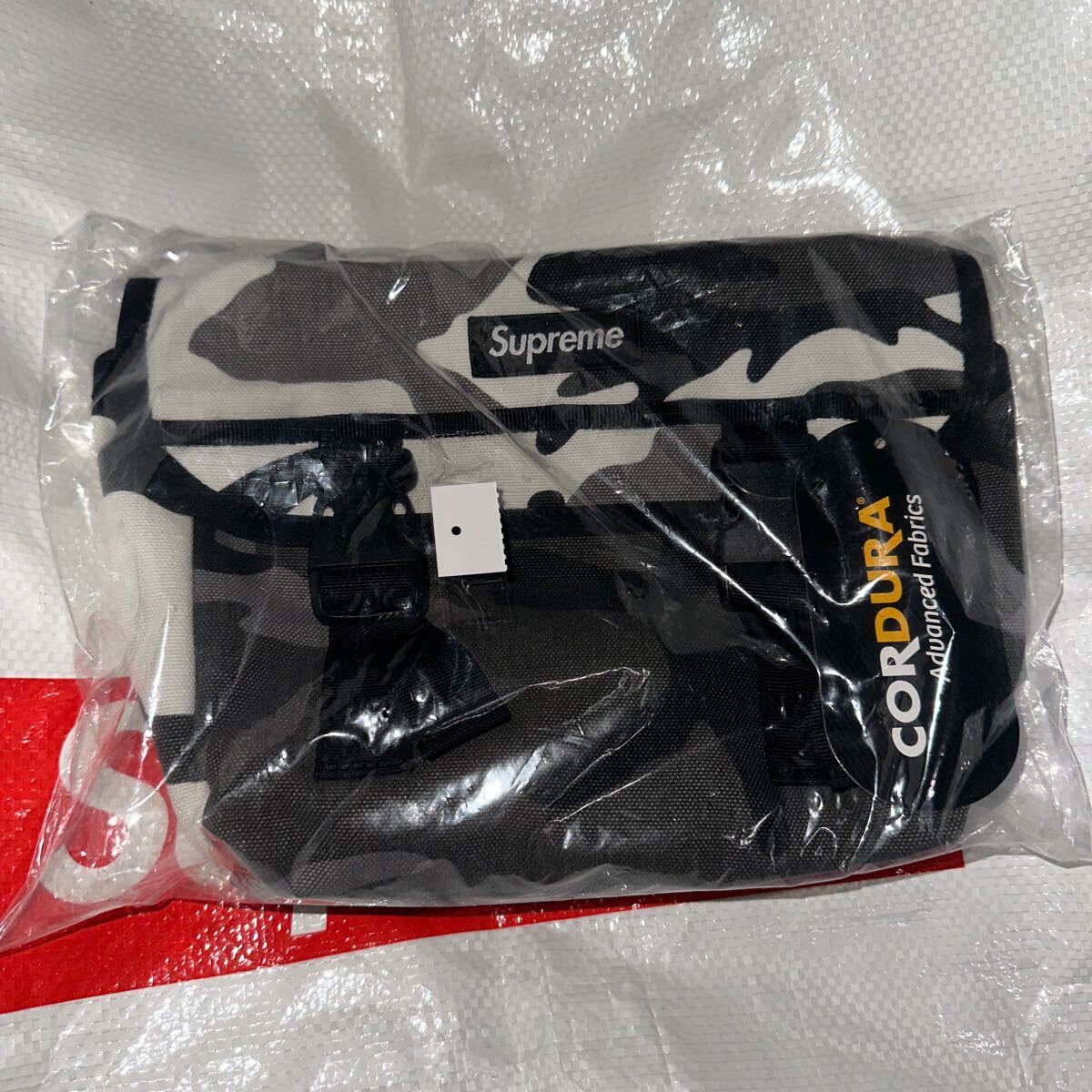 新品】25SS Supreme Mini Messenger Bag Snow Camo シュプリーム 新品】25SS Supreme Mini Messenger Bag Snow Camo シュプリーム