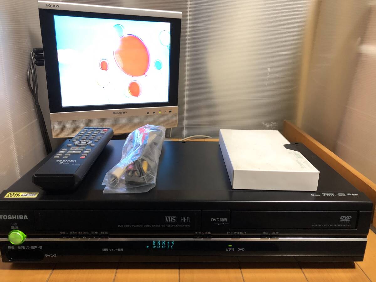 東芝DVD・VHSビデオデッキSD-V800 東芝DVD・VHSビデオデッキSD-V800