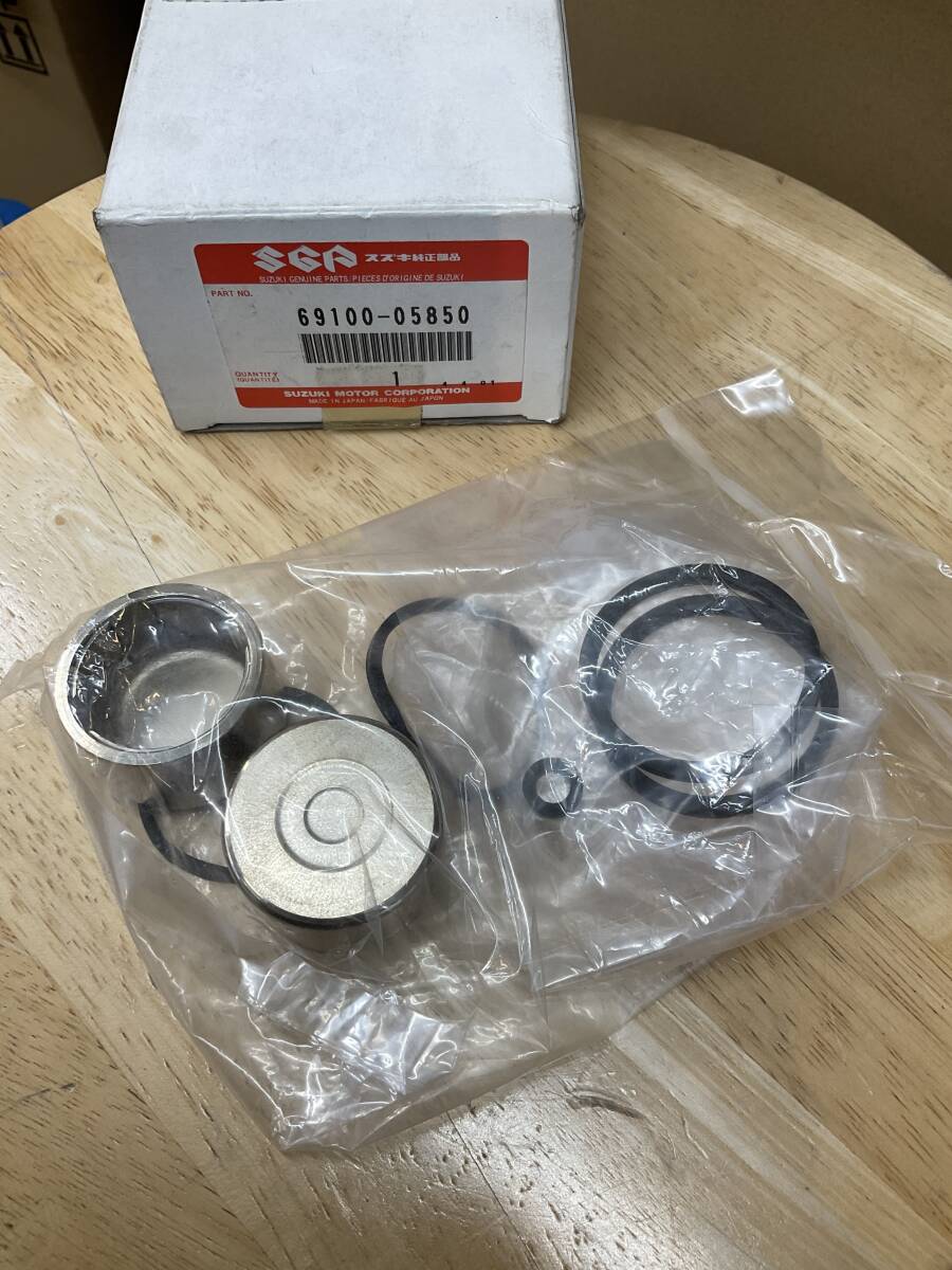 SUZUKI　GSX750FW/FX　ピストンセット　純正　69100-05850　　　　　　　　　　　　　　　　　　　　　　　　　　　　S:青BOX①　2502