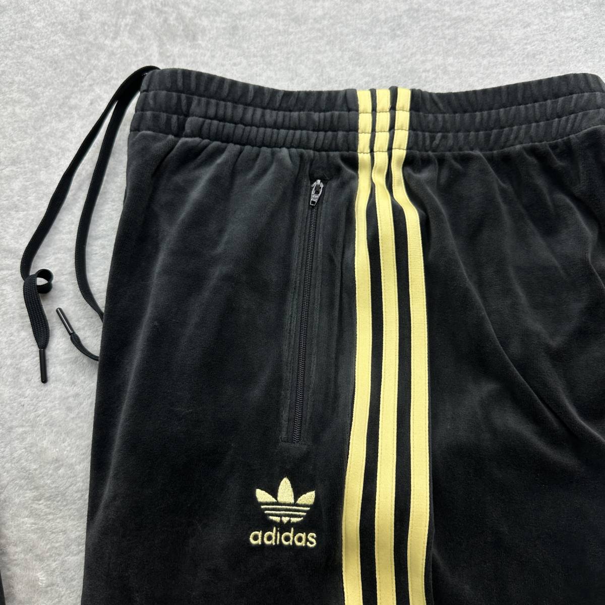 ベロア】新品未使用 adidas Originals L/Mサイズ アディダス ベロア】新品未使用 adidas Originals L/Mサイズ アディダス