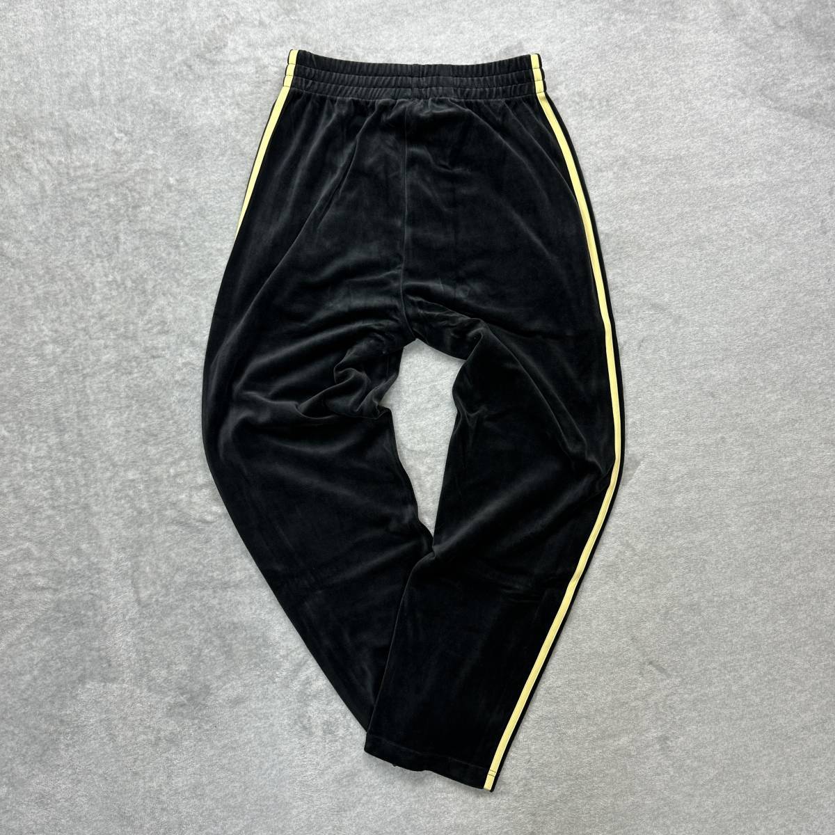 ベロア】新品未使用 adidas Originals L/Mサイズ アディダス ベロア】新品未使用 adidas Originals L/Mサイズ アディダス