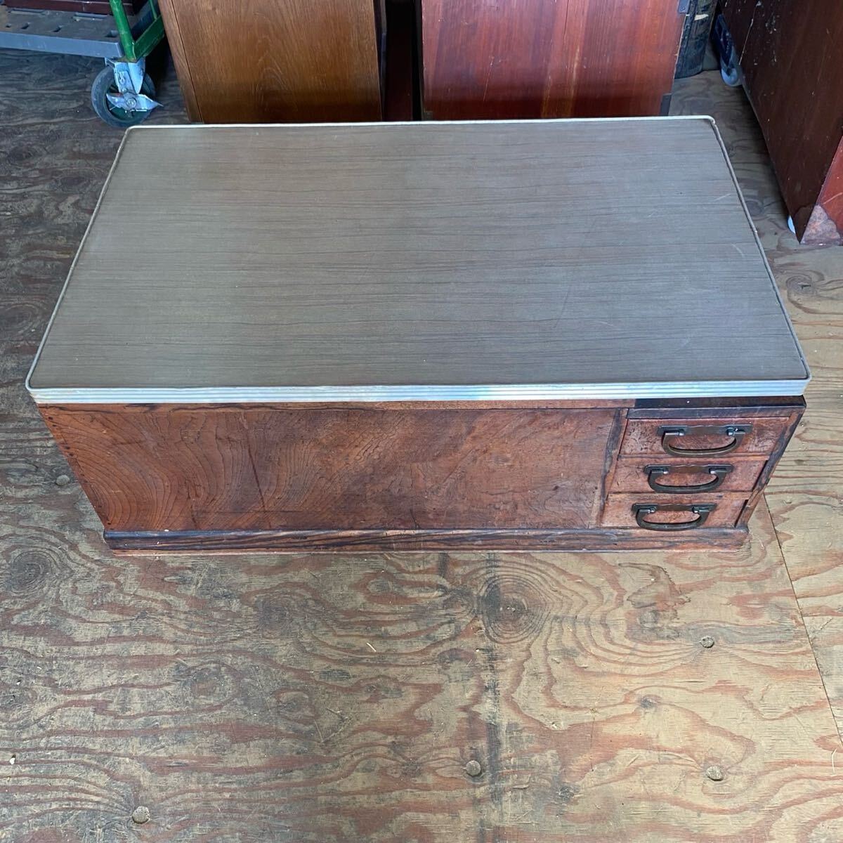 M0227701K 長火鉢 角火鉢 骨董品 関東長火鉢 無垢材 縁黒柿 欅 M0227701K 長火鉢 角火鉢 骨董品 関東長火鉢 無垢材 縁黒柿 欅