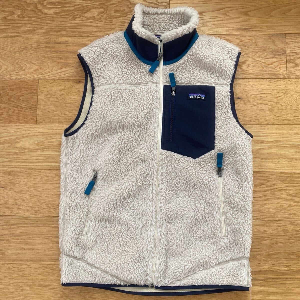 ☆'01 下押し パタゴニア R4 ベスト (XS) 刺繍タグ USA製 黒×紫 ☆'01 下押し パタゴニア R4 ベスト (XS) 刺繍タグ USA製 黒×紫