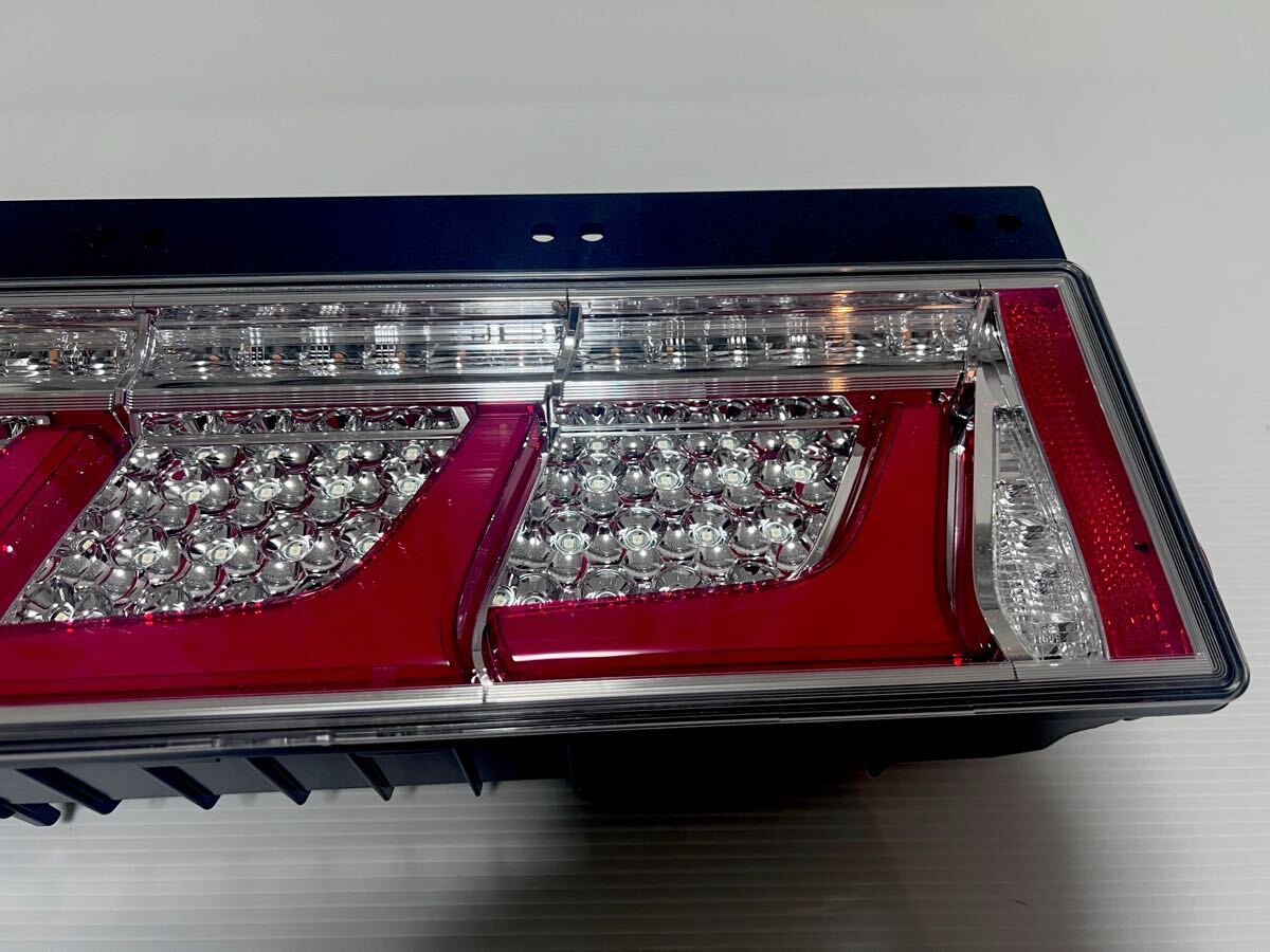 KOITO テールランプ 220-11075 右 ノーマルターン 未使用 小糸 KOITO 3連 LED テールランプ テールライト 大型