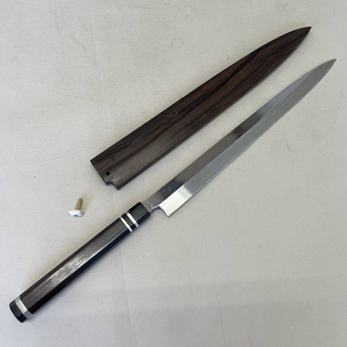 ☆柳刃包丁 源泰邦 青鋼 水焼 八角黒檀黒水牛銀巻柄 専用鞘付き ☆柳刃包丁 源泰邦 青鋼 水焼 八角黒檀黒水牛銀巻柄 専用鞘付き