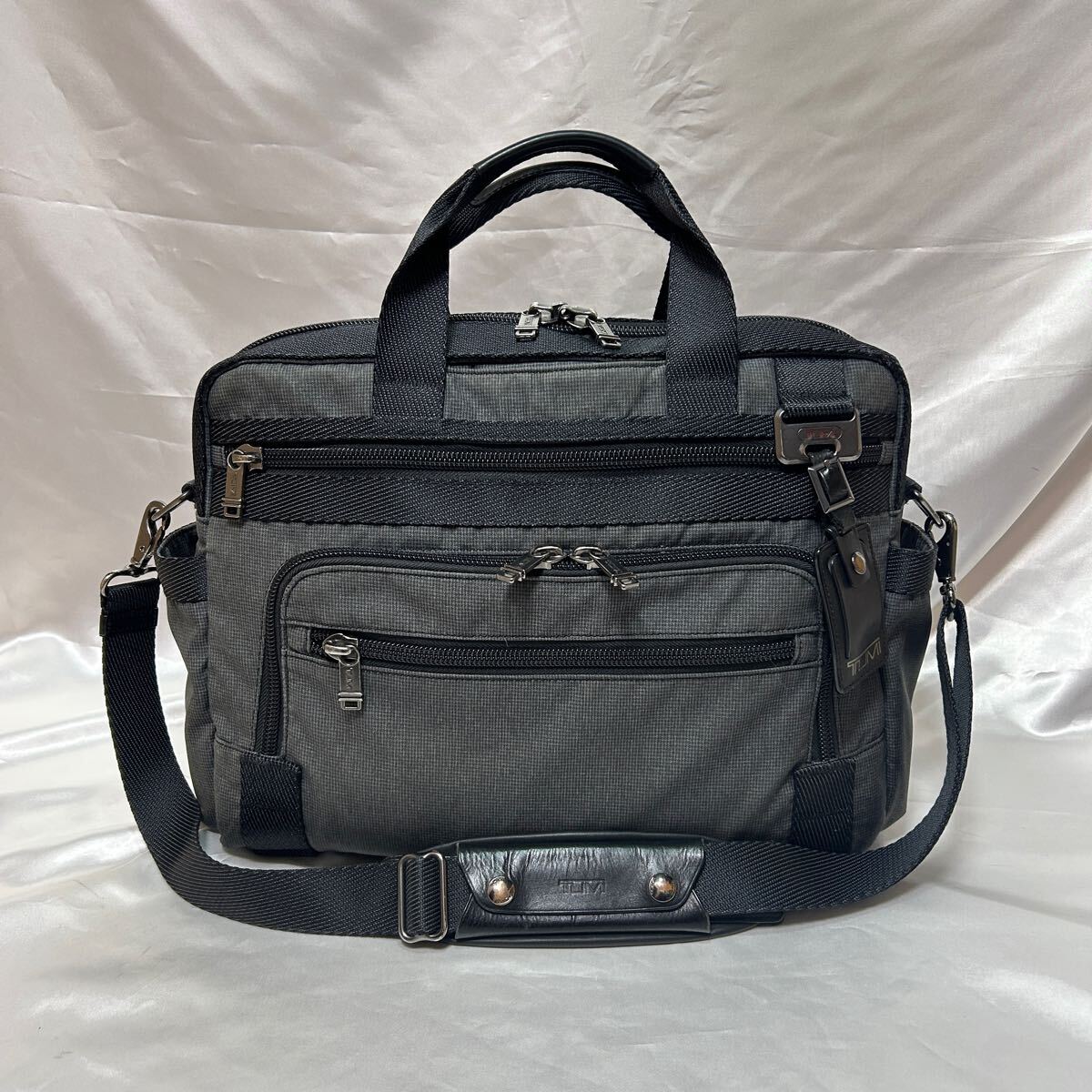 良品】TUMI 2WAY Seattle Zip Top Brief/トゥミ ブリーフケース 良品】TUMI 2WAY Seattle Zip Top Brief/トゥミ ブリーフケース