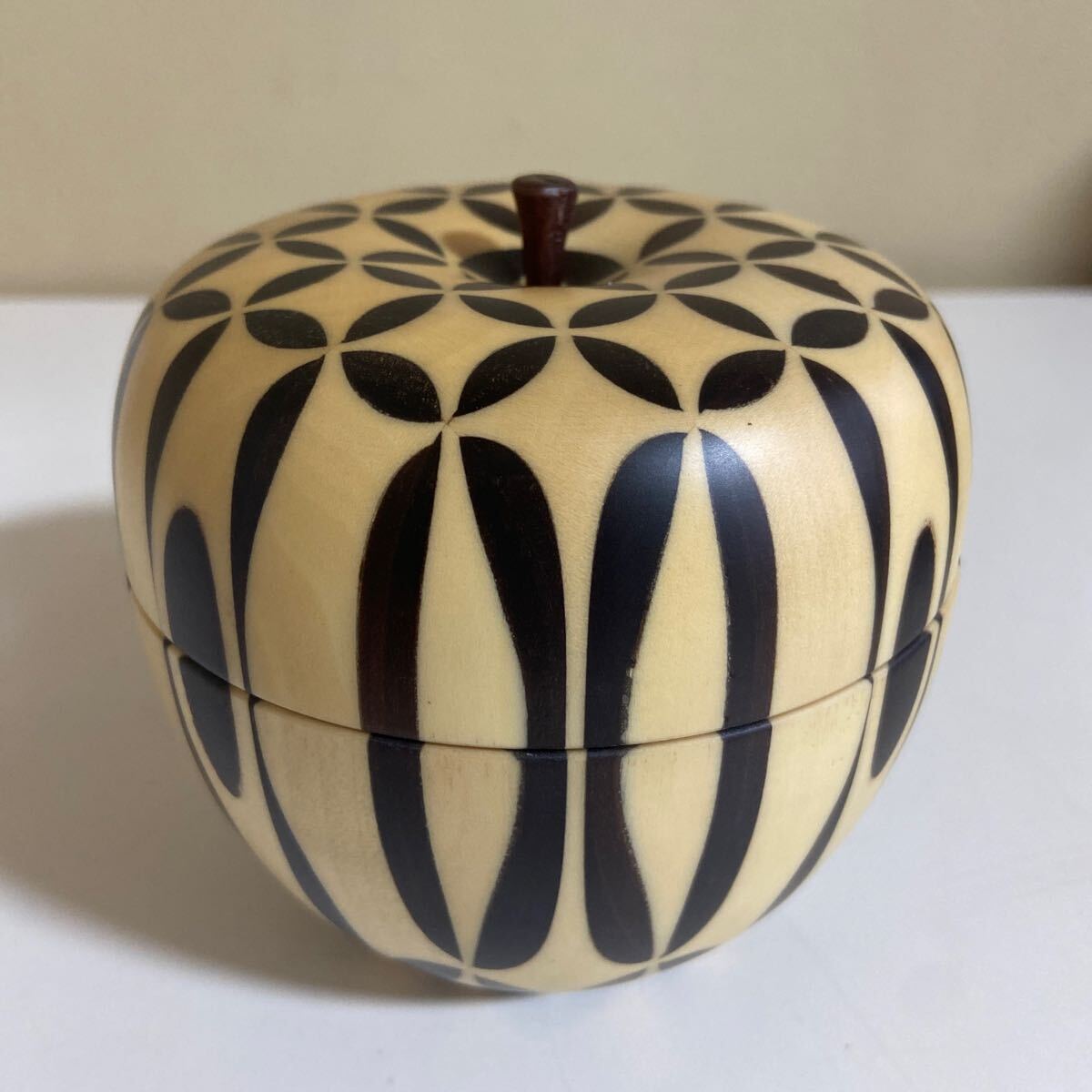 a1933)箱根寄木細工 金指勝悦 寄木七宝柄 Apple りんごの小物