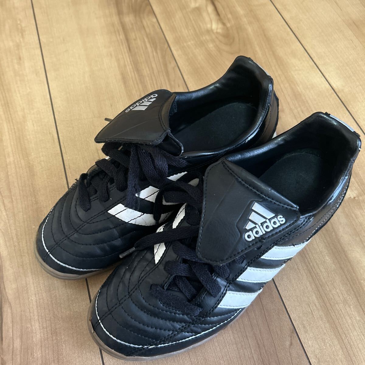 adidas フットサルシューズ ブラック　24cm あて アディダス　 スニーカー　PUNTERO 靴　 ブラック　