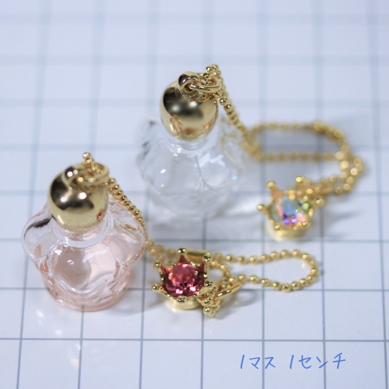 F7403/透明　王冠 ミニ香水瓶とスワロフスキー製オーロラ クリスタル 王冠飾り チャーム ショートチェーン付き アロマオイルや香水ボトルに_画像3