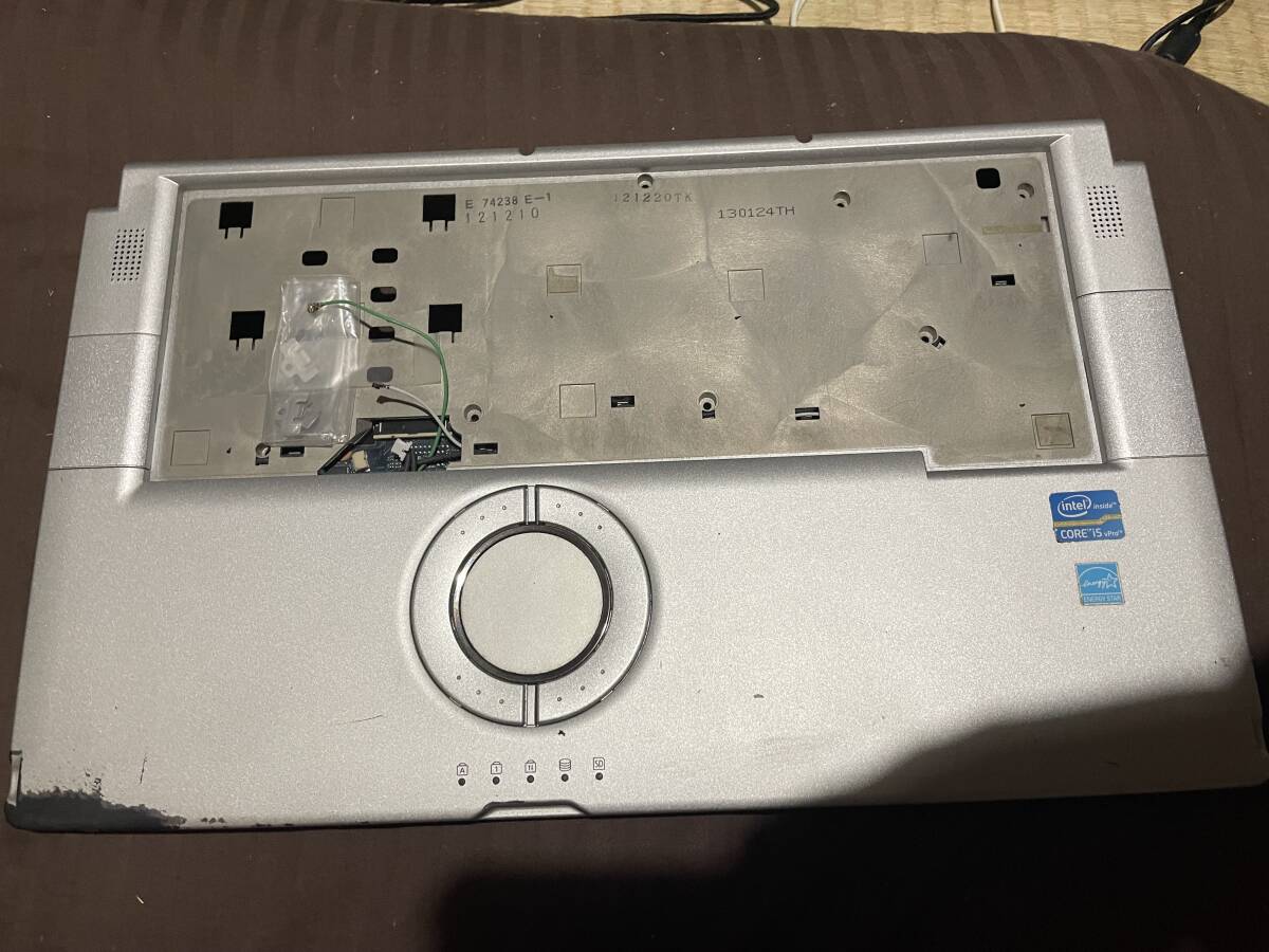 パーツ Panasonic CF-B11 キーボード下のケースと壊れたマザボ