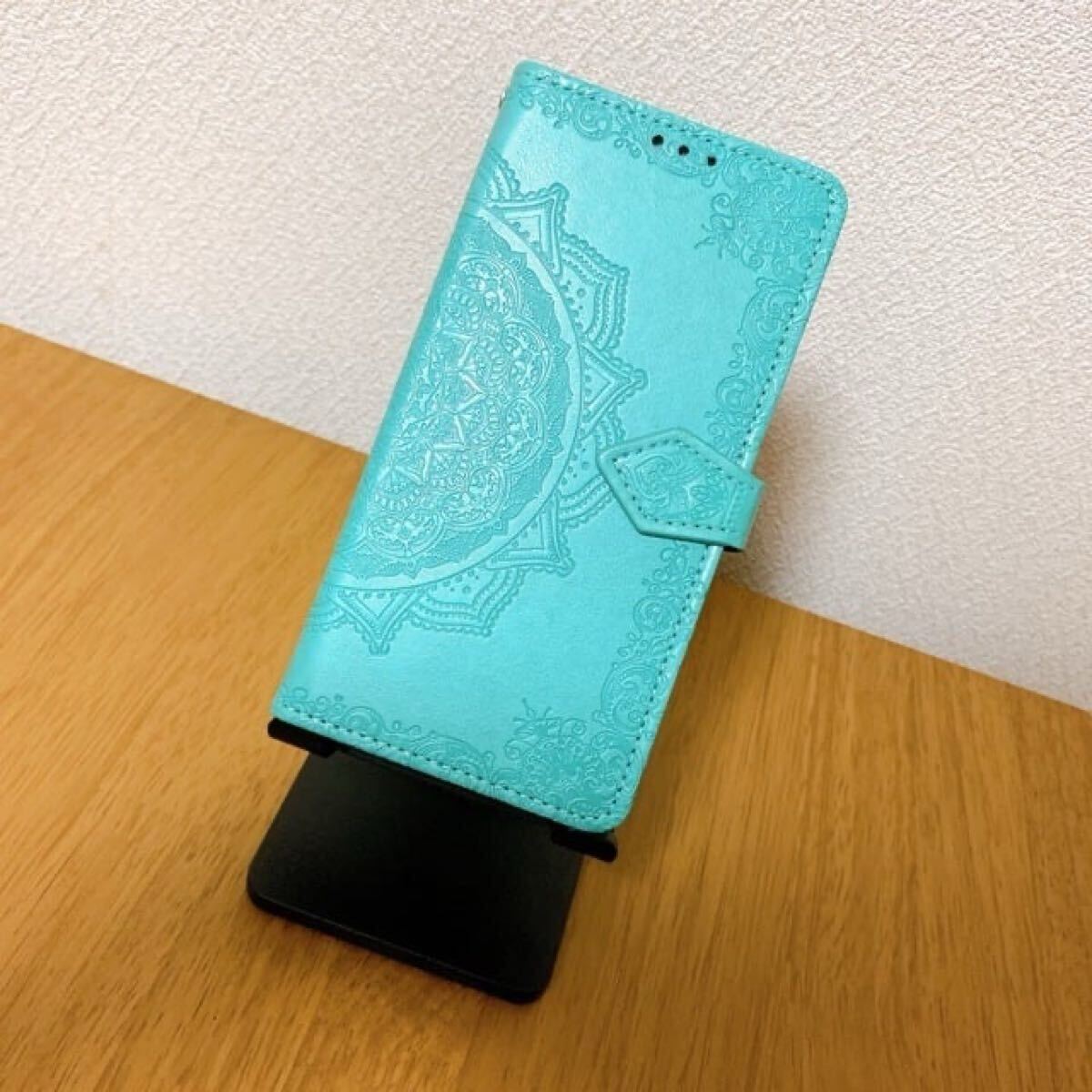 エンボス加工スマホケース 手帳型 iPhone13/14 グリーン