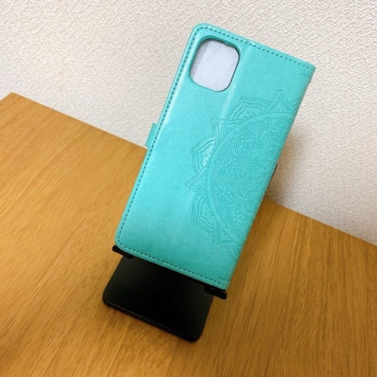 エンボス加工スマホケース 手帳型 iPhone13/14 グリーン