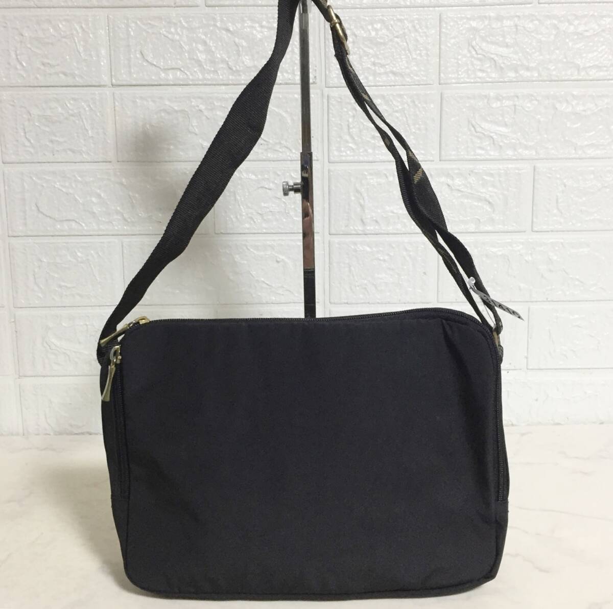 no31410 valentino rossa バレンティノロッサ ナイロン 斜め掛けショルダー バッグ ポシェット_画像2