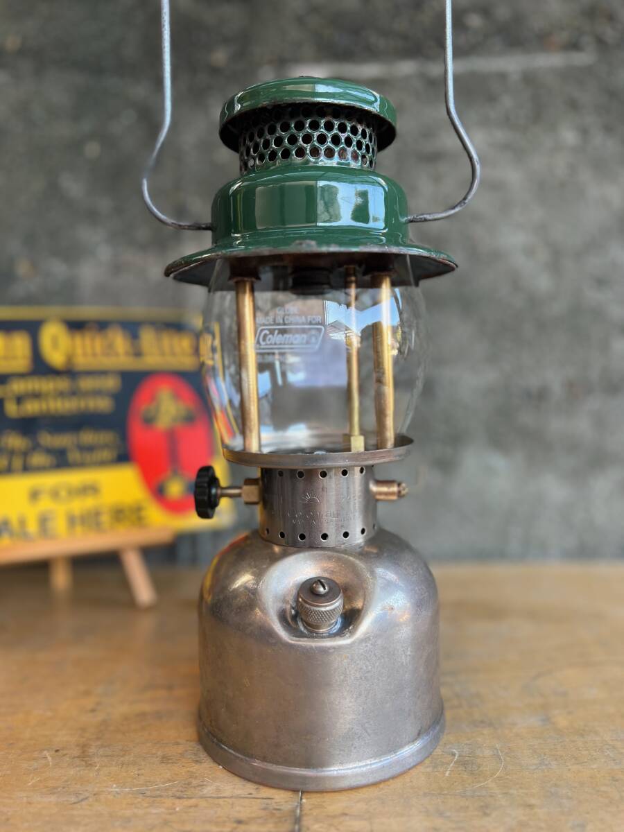 1948年3月製 コールマン 242C シングルマントルランタン 新品 1948年3月製 コールマン 242C シングルマントルランタン 新品