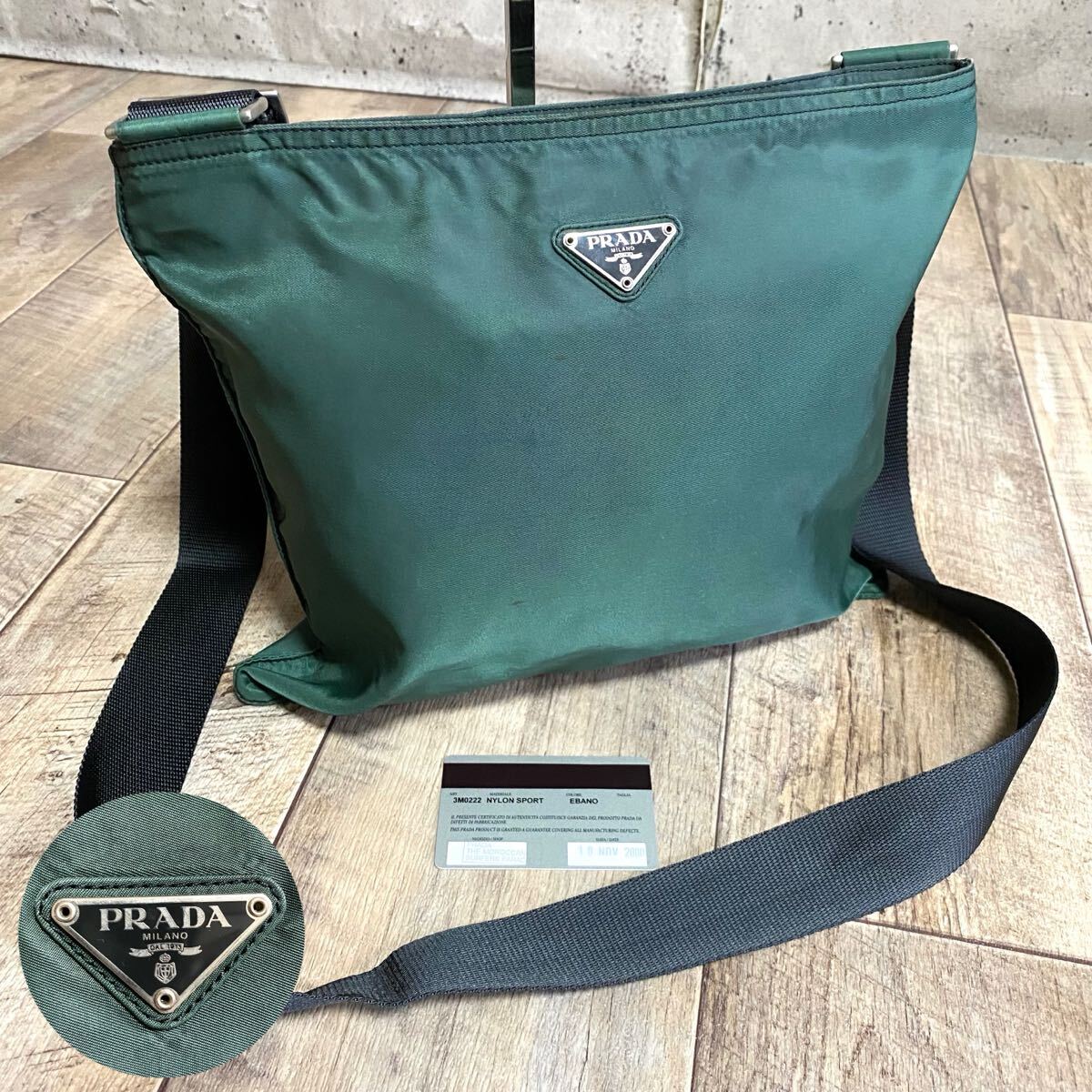 PRADAプラダショルダーバッグ 三角ロゴ カーキ色オリーブ色