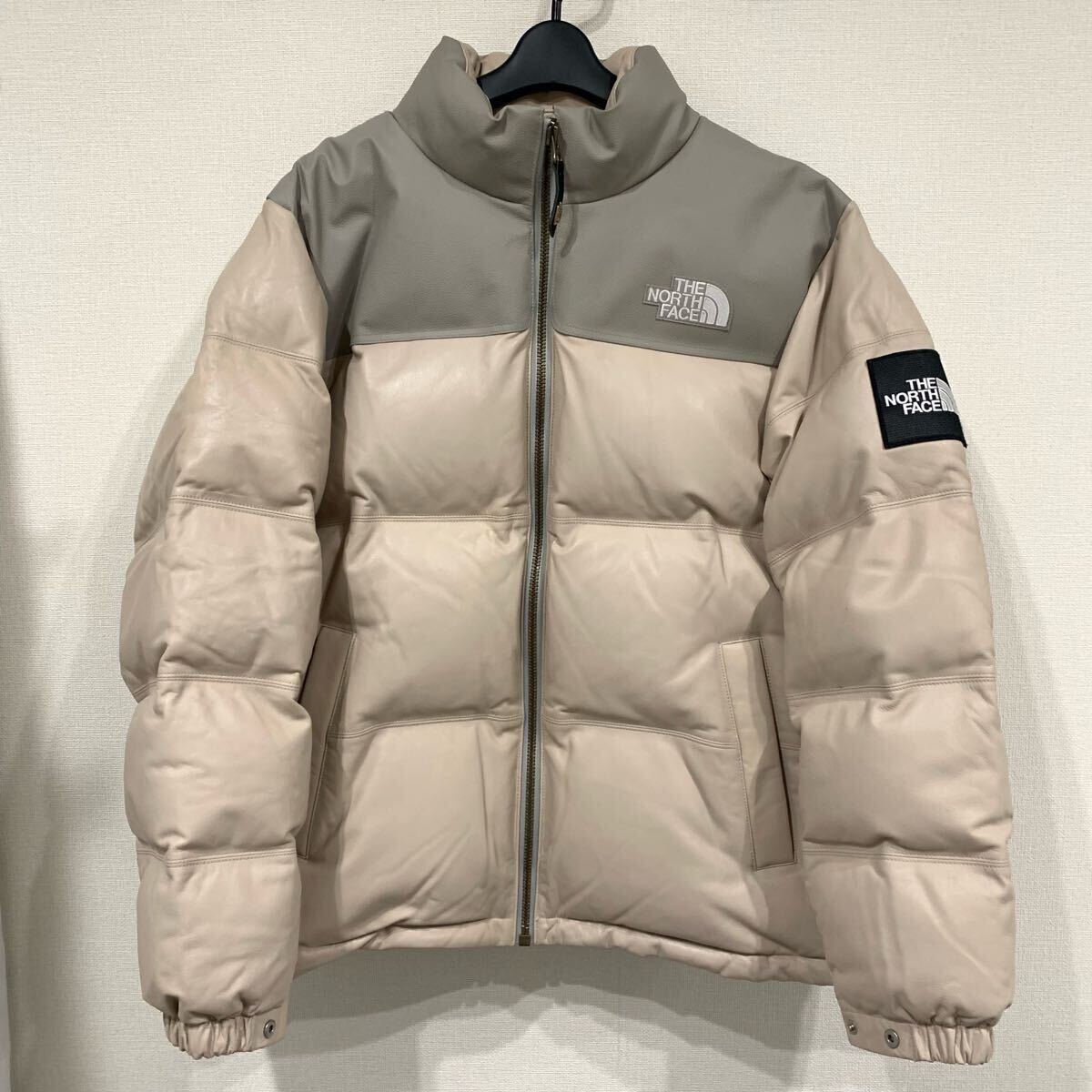 T206 美品 限定品 THE NORTH FACE ザノースフェイス ECO LEATHER NUPTSE DOWNJACKET エコレザー ヌプシダウンジャケット XL ベージュ