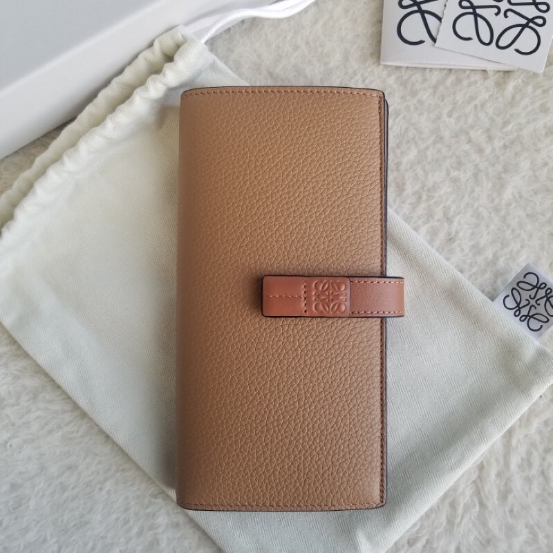 新品 LOEWE ロエベ バーティカル ウォレット ラージ 長財布 新品 LOEWE ロエベ バーティカル ウォレット ラージ 長財布