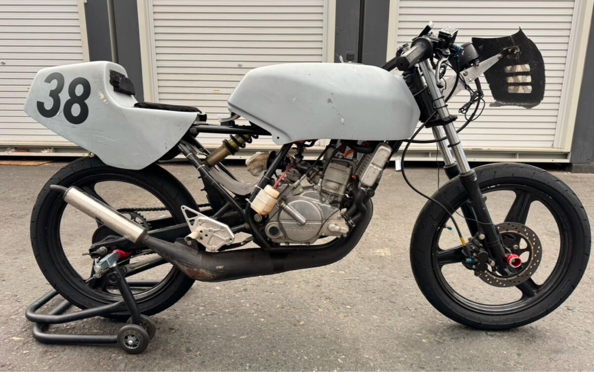 NS50Rで使用 TZタイプ シートカウル シートステー付き HRC S50R NS50Rで使用 TZタイプ シートカウル シートステー付き HRC S50R