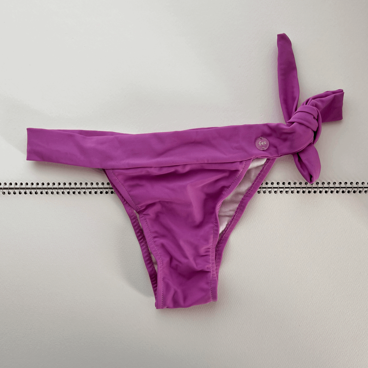 未使用 Sサイズ ボトム レディース 水著 三角ビキニ 水泳 スイムウエア ショーツ パンツ 紫 パープル 可愛 プール ビーチ 海 リゾート