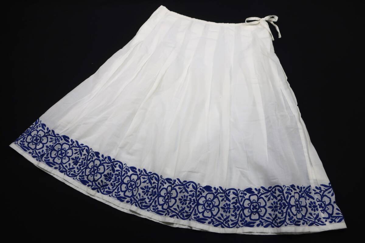 【送900円】6373　最終　agnes b.　アニエスベー　コットン刺繍スカート　白×ブルー　プリーツ　綿100％　インド制　フレア　膝下丈　2