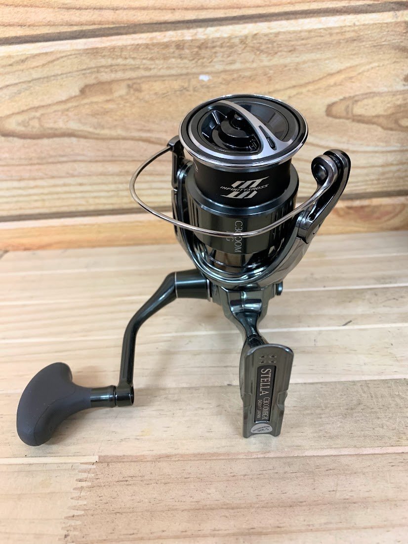 □ SHIMANO シマノ スピニングリール 22ステラ C3000MHG 043917 □ SHIMANO シマノ スピニングリール 22ステラ C3000MHG 043917