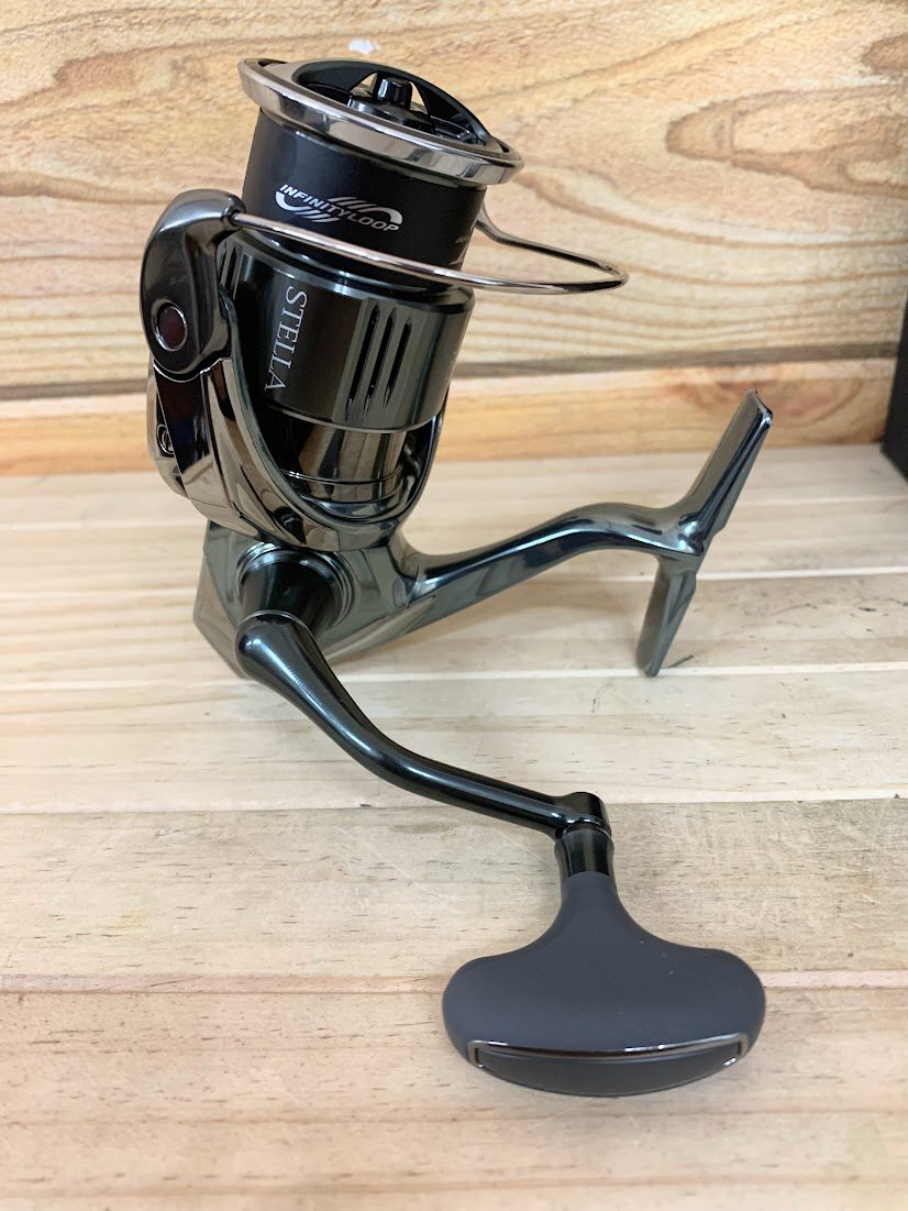 □ SHIMANO シマノ スピニングリール 22ステラ C3000MHG 043917 □ SHIMANO シマノ スピニングリール 22ステラ C3000MHG 043917