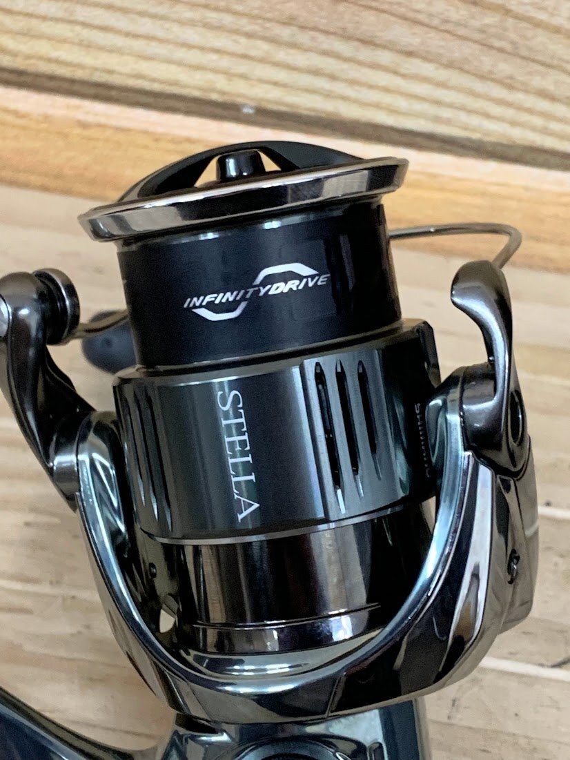 □ SHIMANO シマノ スピニングリール 22ステラ C3000MHG 043917 □ SHIMANO シマノ スピニングリール 22ステラ C3000MHG 043917