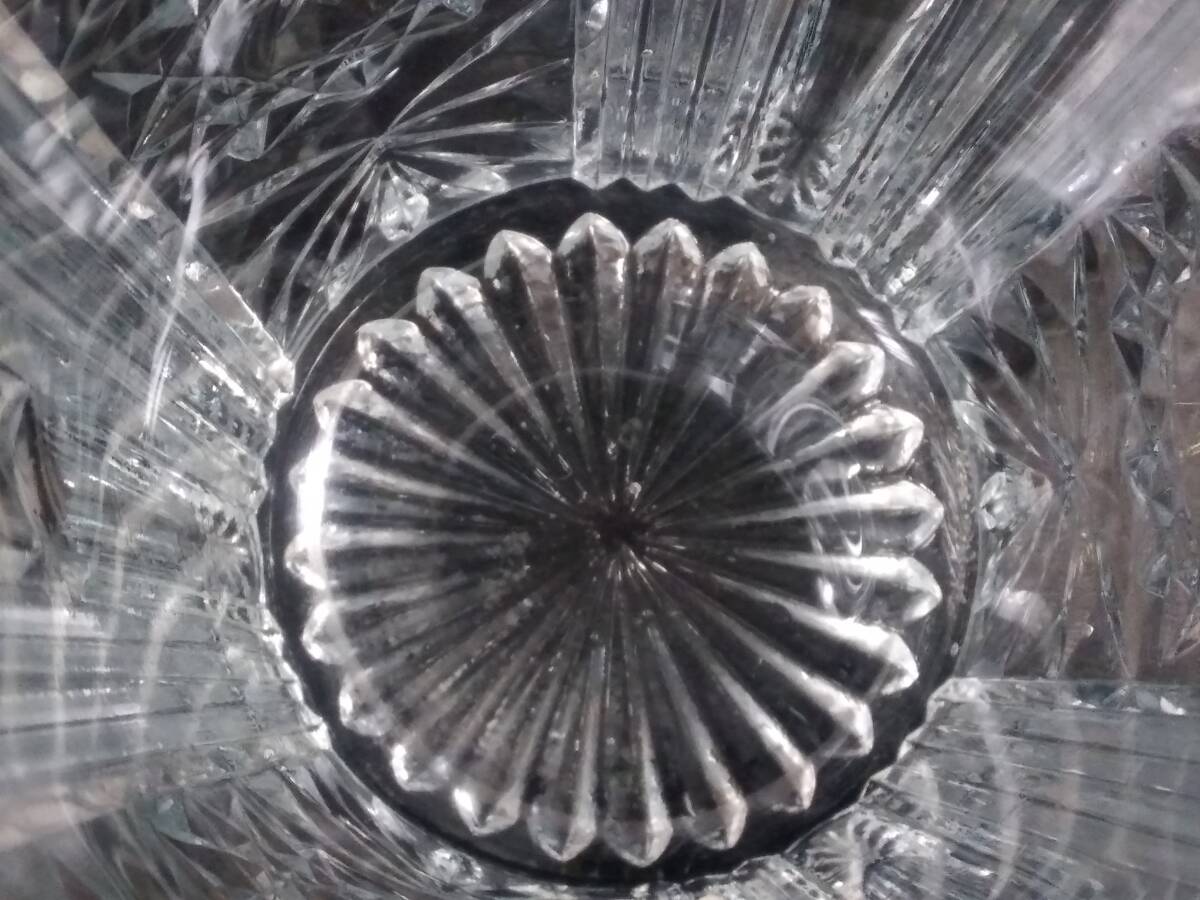 《花器》 ガラス製「カットグラスの大きな花瓶」 高さ：約23cm・口：約13.7cm・重量：約1.8kg インテリア・小物雑貨・置物_画像5