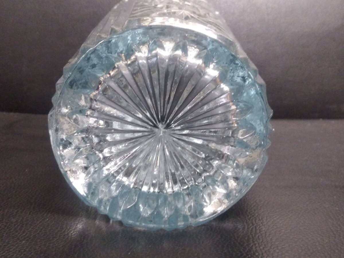 《花器》 ガラス製「カットグラスの大きな花瓶」 高さ：約23cm・口：約13.7cm・重量：約1.8kg インテリア・小物雑貨・置物_画像6