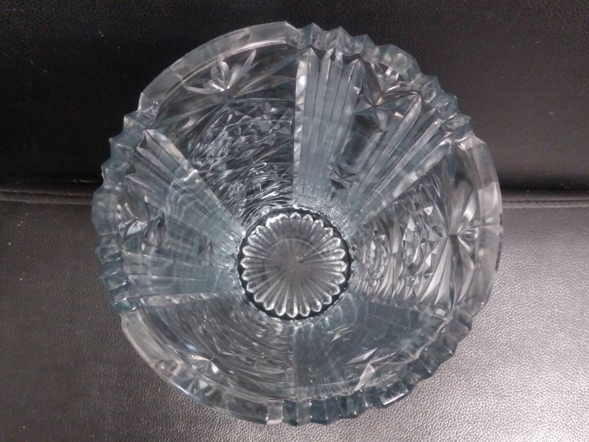 《花器》 ガラス製「カットグラスの大きな花瓶」 高さ：約23cm・口：約13.7cm・重量：約1.8kg インテリア・小物雑貨・置物_画像4