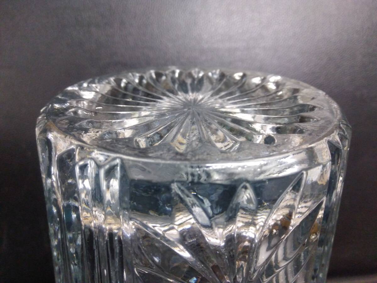《花器》 ガラス製「カットグラスの大きな花瓶」 高さ：約23cm・口：約13.7cm・重量：約1.8kg インテリア・小物雑貨・置物_画像8