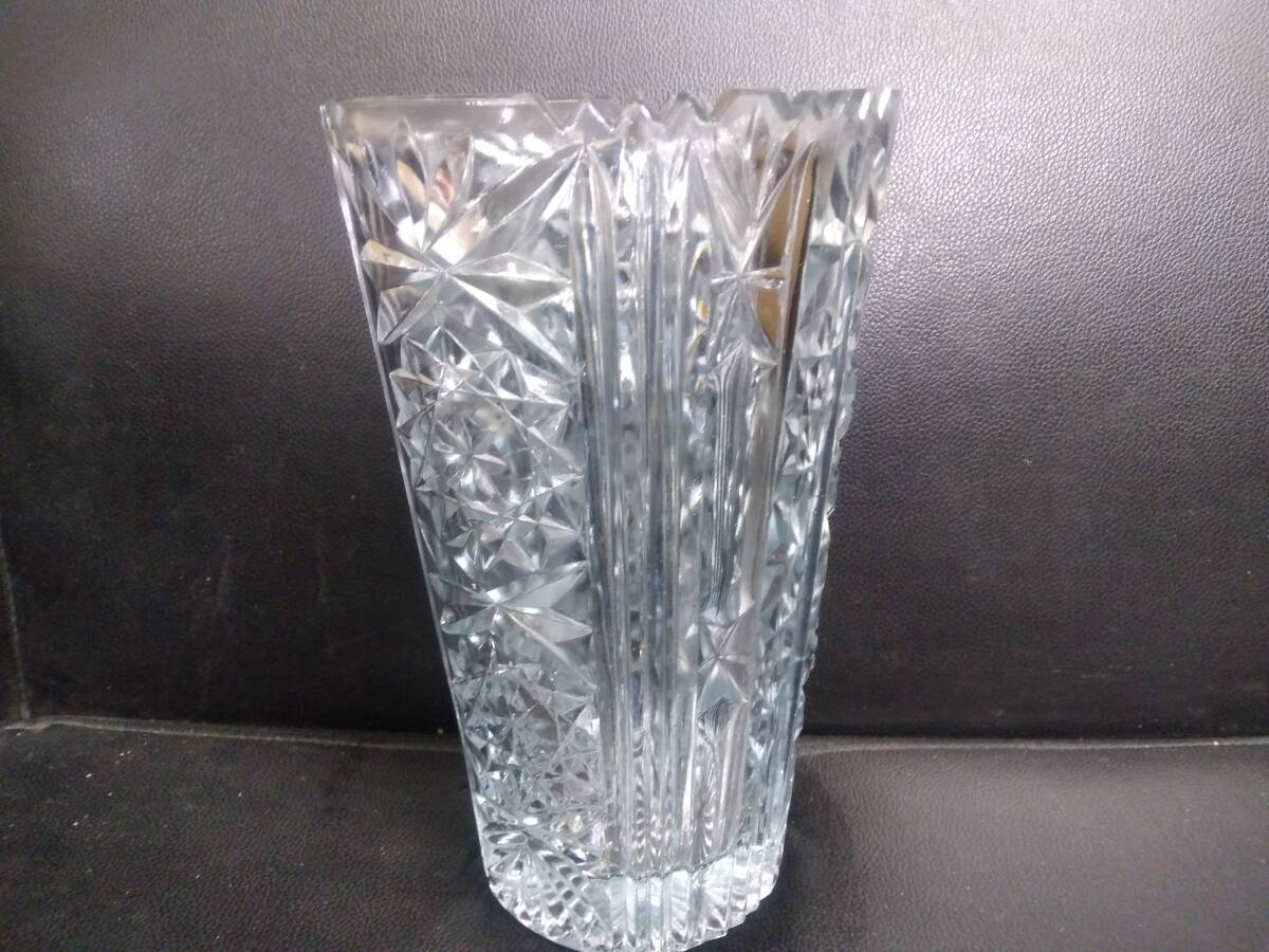 《花器》 ガラス製「カットグラスの大きな花瓶」 高さ：約23cm・口：約13.7cm・重量：約1.8kg インテリア・小物雑貨・置物_画像3