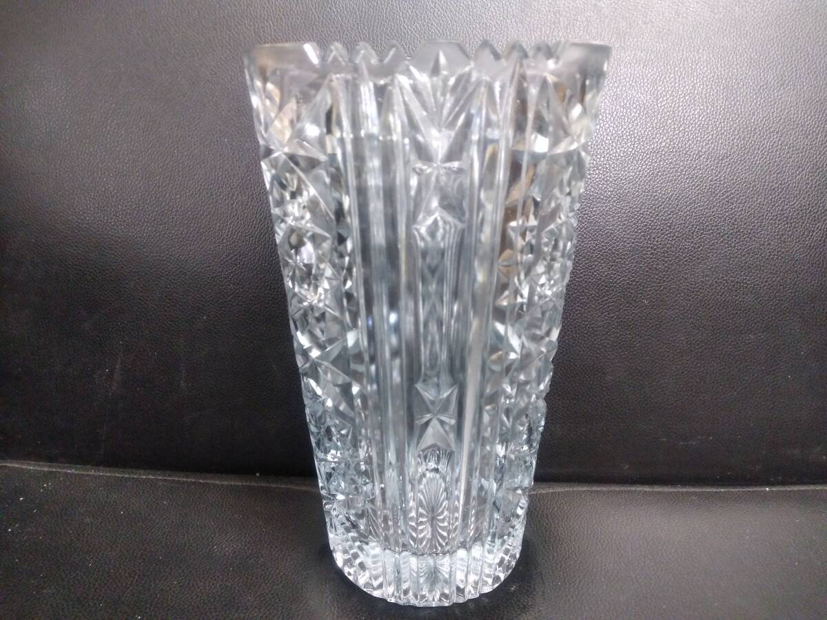 《花器》 ガラス製「カットグラスの大きな花瓶」 高さ：約23cm・口：約13.7cm・重量：約1.8kg インテリア・小物雑貨・置物_画像2