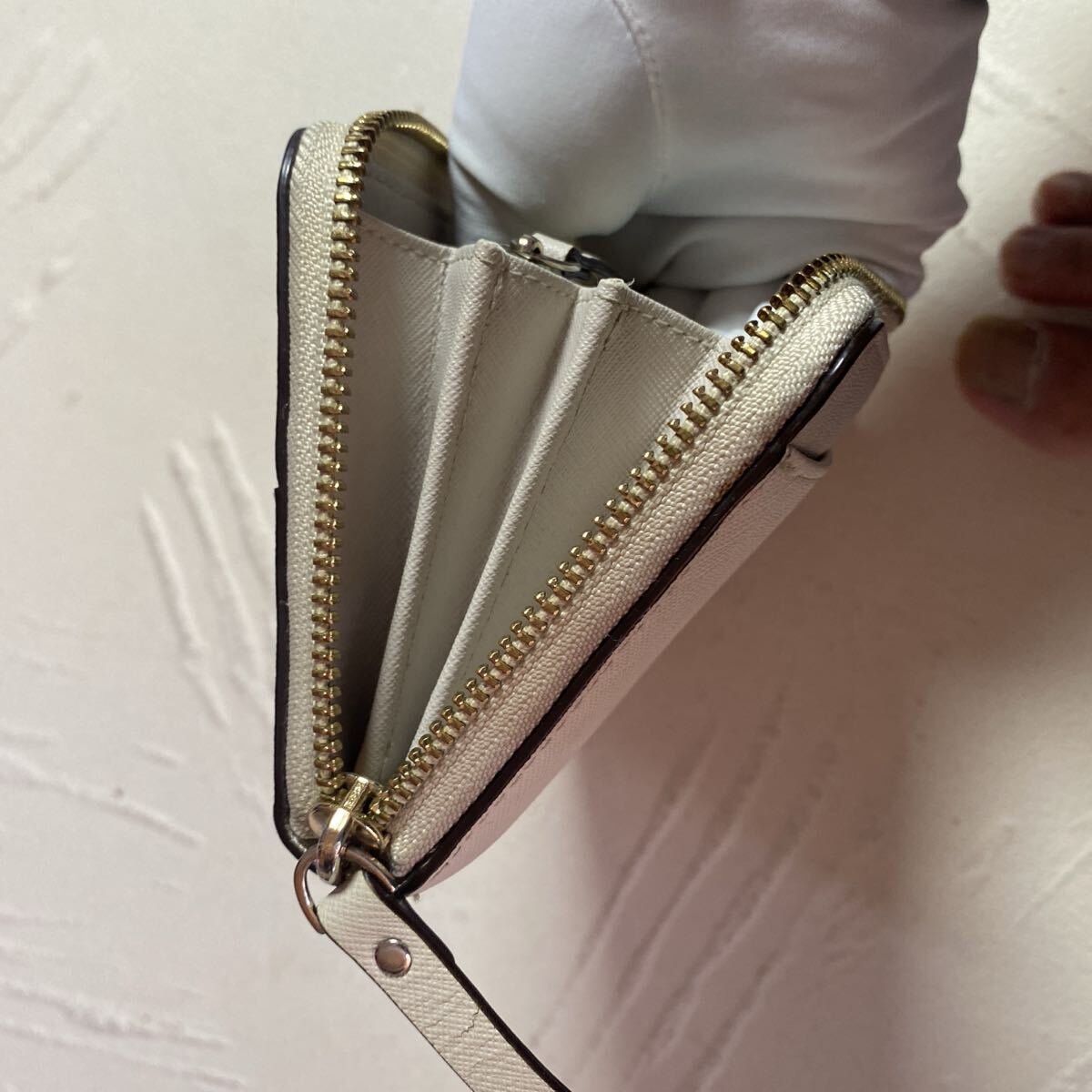 ◇kate spade ケイトスペード ラウンドジップ 長財布 バイカラー ◇kate spade ケイトスペード ラウンドジップ 長財布 バイカラー