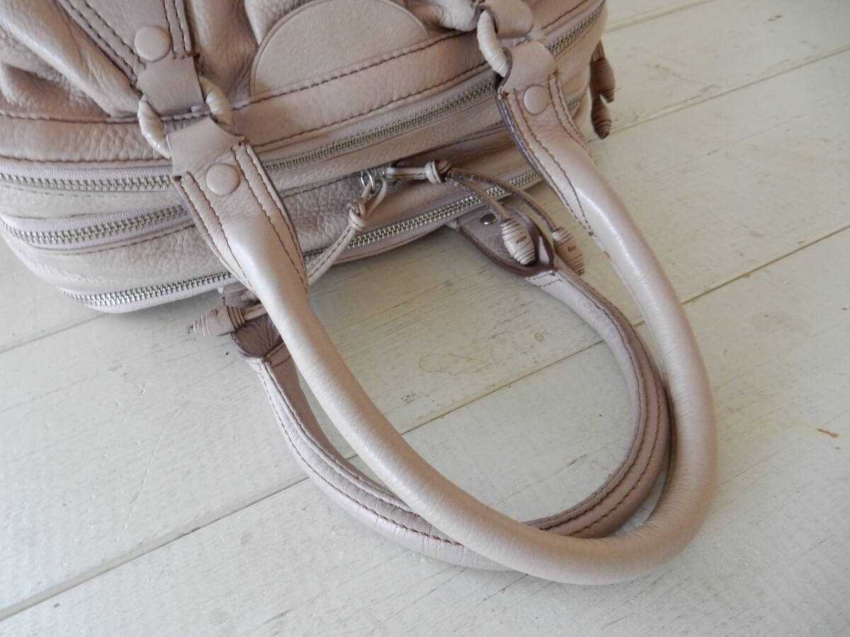 !_ натуральная кожа *Cole Haan( call * Haan )*3 салон * кожа ручная сумочка бежевый ( металлические принадлежности коврик серебряный )