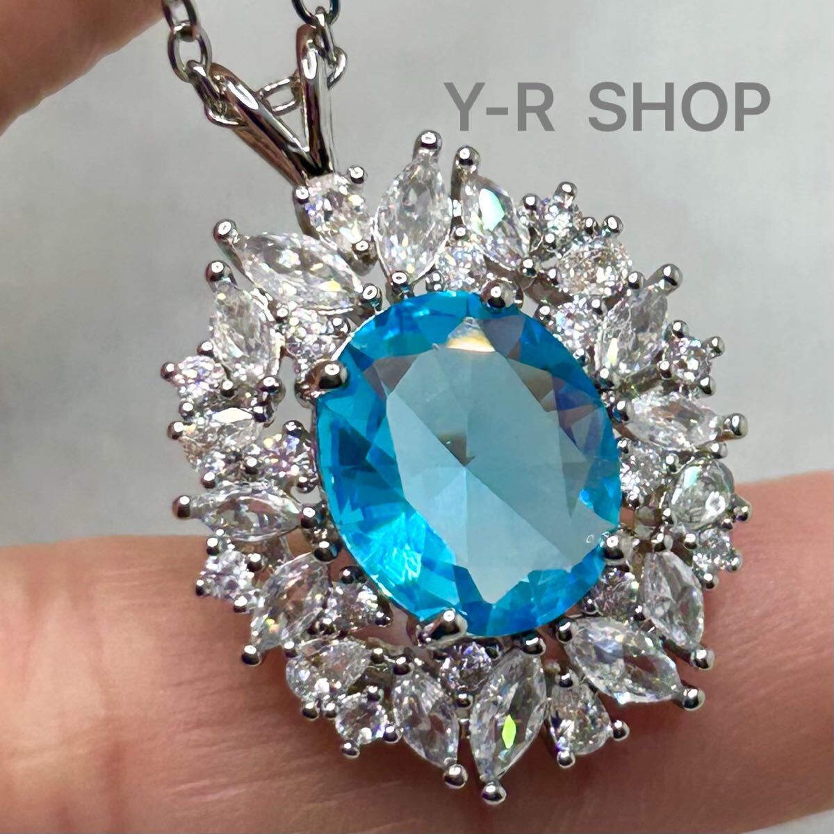 ブルートパーズとホワイトトパーズのゴージャスペンダント★レディースネックレスシルバーアクセサリーキュービックジルコニア 新品宝石Y-R
