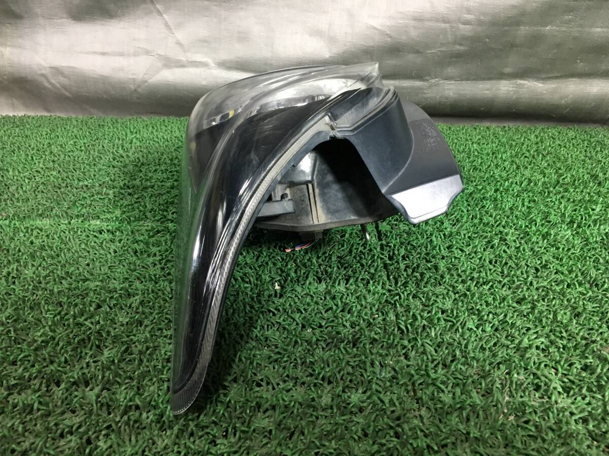 121-L0136 ☆ ヴィッツ NCP131 右 テールライト 平成23年 KOITO 52-239