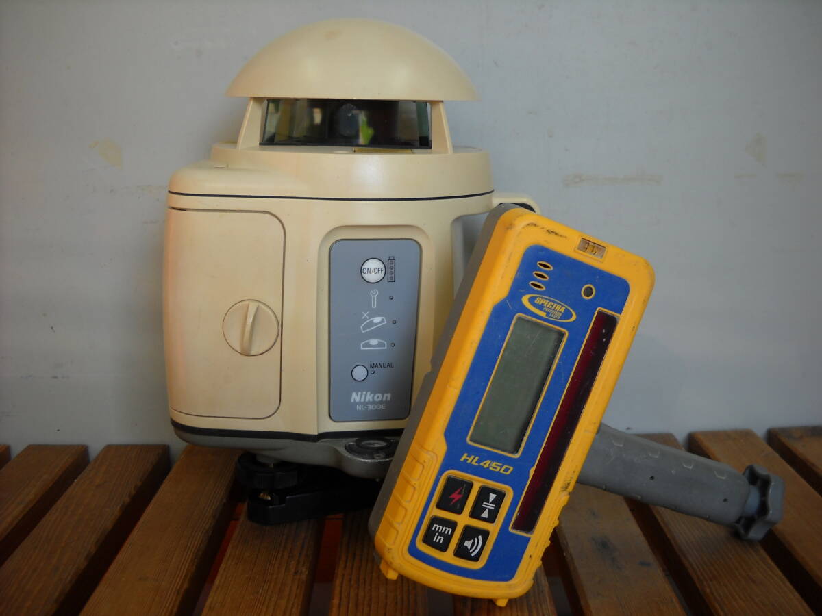 ニコン/レーザーレベル/NL-300E(水平回転)/デジタル受光器 ニコン/レーザーレベル/NL-300E(水平回転)/デジタル受光器