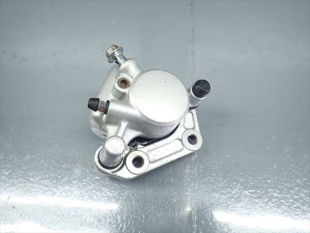 β250122-3 スズキ サベージ650 SAVAGE NP41A (S61年式) 純正 フロントブレーキキャリパー 引きずり有、OH必要！