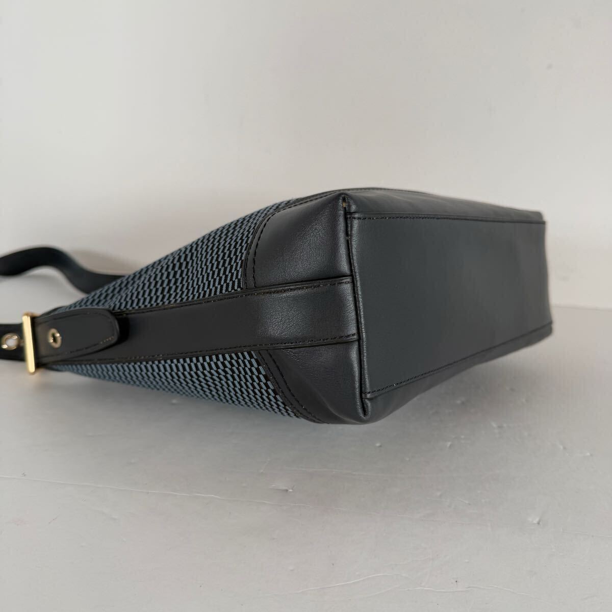 未使用*美品!! COACH 斜め掛けバッグ - バッグ 未使用*美品!! COACH 斜め掛けバッグ - バッグ