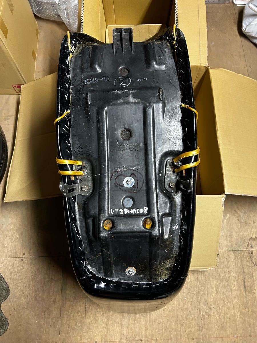 VT250FE 三段シート 3段シート 50cm? ホンダ MC08 (社外品 VT250FE 三段シート 3段シート 50cm? ホンダ MC08 (社外品