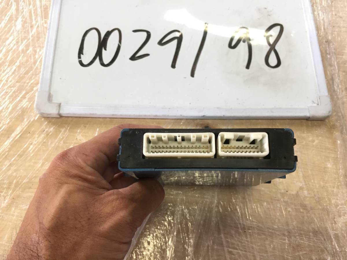 USE20 レクサス IS-F ヘッドライト レべリング コンピューター 89940-53031 0029/98